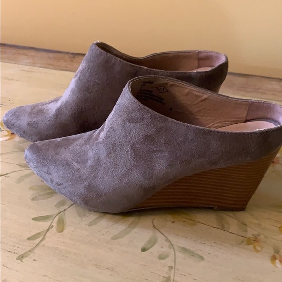 Women’s Rampage olive Green Mules - Picture 2 of 7